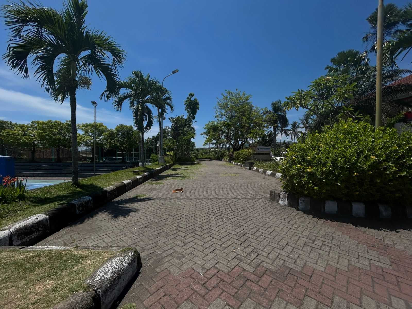 AREA PARKIR GOR TENGAH